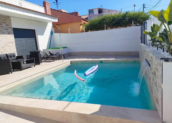 Villamolinos, Villa Con Piscina Privada.